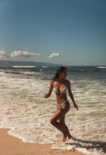 Cargar imagen en el visor de la galería, Image 13: Wednesday In Hawaii By Rio De Sol Haut Top Pua-Valley Ana