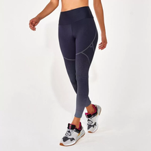 Cargar imagen en el visor de la galería, Model Front: Alto Giro Fitness Bas Legging Hyper Ag Graphic Degrade Preto