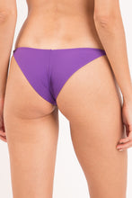 Cargar imagen en el visor de la galería, Image 07: Rio De Sol Bas Bottom Amuleto Cheeky-Crispy