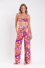 Cargar imagen en el visor de la galería, Model Front: Rio De Sol Pantalon De Plage Funny Wide Pants