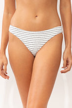 Cargar imagen en el visor de la galería, Gallery: Rio De Sol Bas Bottom Linea-White Essential-Comfy