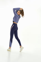 Cargar imagen en el visor de la galería, Model Back: Alto Giro Fitness Haut Blusa Crimp Gola Alta Azul Heron