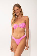 Cargar imagen en el visor de la galería, Model Front: Rio De Sol Ensemble Set Crespinho-Rosa Zaya Nara