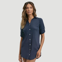 Cargar imagen en el visor de la galería, Model Front: Uv Line Vêtement De Plage Shirtdress Copenhagen Fem Navy Blue Upf50+