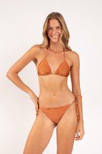 Cargar imagen en el visor de la galería, Model Front: Rio De Sol Haut Top Shimmer-Nocciola Frufru