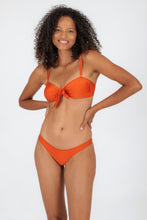 Cargar imagen en el visor de la galería, Model Front: Rio De Sol Haut Top Paprica Bandeau-No