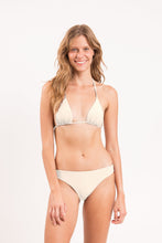Cargar imagen en el visor de la galería, Model Front: Rio De Sol Bas Bottom Touch-Natural Essential-Comfy