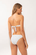 Cargar imagen en el visor de la galería, Model Back: Rio De Sol Bas Bottom Linea-White Essential-Comfy