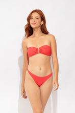 Cargar imagen en el visor de la galería, Model Front: Rio De Sol Bas Bottom Cali-Flamingo Leblon