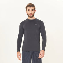 Cargar imagen en el visor de la galería, Model Front: Uv Line T-Shirt Longsleeve Uv X Pro Preto Upf50+
