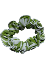 Cargar imagen en el visor de la galería, Product Front: Rio De Sol Chouchou Palms Scrunchie