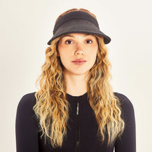 Cargar imagen en el visor de la galería, Model Front: Uv Line Visière Visor Brunei Preto Upf50+