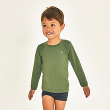 Cargar imagen en el visor de la galería, Model Front: Uv Line T-Shirt Longsleeve Baby Green Militar Upf50+