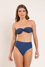 Cargar imagen en el visor de la galería, Model Front: Rio De Sol Bas Bottom Navy Hotpants