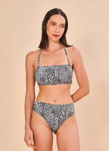 Cargar imagen en el visor de la galería, Model Front: Uv Line Ensemble Set Bandeau Asas Upf50+