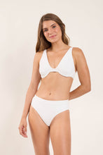 Cargar imagen en el visor de la galería, Model Front: Rio De Sol Haut Top Sand-White Chantal
