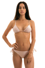 Cargar imagen en el visor de la galería, Model Front: Rio De Sol Bas Bottom Essence Invisible