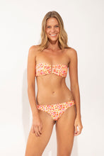 Cargar imagen en el visor de la galería, Model Front: Rio De Sol Haut Top Ditsy-Butter Sara