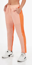 Cargar imagen en el visor de la galería, Model Front: Alto Giro Fitness Bas Calca Jogging Up Co2 Recortes Laranja
