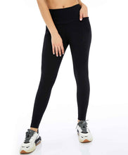 Cargar imagen en el visor de la galería, Model Front: Alto Giro Fitness Bas Legging Unique Recortes Preto