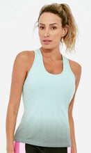 Cargar imagen en el visor de la galería, Model Front: Alto Giro Fitness Haut Regata Skin Fit Degrade Menta