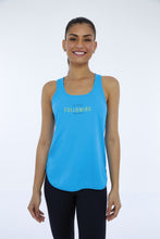 Cargar imagen en el visor de la galería, Model Front: Alto Giro Fitness Haut Regata Skin Fit Inspiracional Azul Vivid