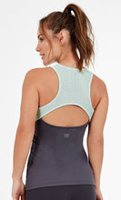 Cargar imagen en el visor de la galería, Model Back: Alto Giro Fitness Haut Regata Skin Fit Recorte Frente