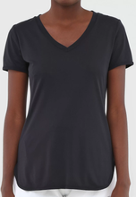 Cargar imagen en el visor de la galería, Image 02: Alto Giro Fitness Haut T-Shirt Skin Fit Alongada Gola V Preto