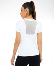 Cargar imagen en el visor de la galería, Model Back: Alto Giro Fitness Haut T-Shirt Skin Fit Recortes Com Refletivos Branco Optico