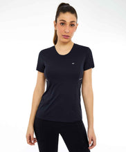 Cargar imagen en el visor de la galería, Model Front: Alto Giro Fitness Haut T-Shirt Skin Fit Recortes Com Refletivos Preto