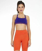 Cargar imagen en el visor de la galería, Model Front: Alto Giro Fitness Haut Top Blackout Ii Recorte Costas Fusionado Roxo Eletric