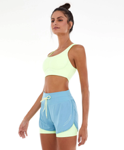 Cargar imagen en el visor de la galería, Model Front: Alto Giro Fitness Haut Top Blackout Sustentacao E Silk Amarelinho Lime