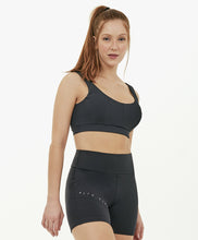 Cargar imagen en el visor de la galería, Model Front: Alto Giro Fitness Haut Top Block Costas Regata Preto