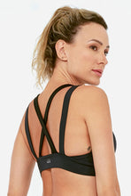 Cargar imagen en el visor de la galería, Model Back: Alto Giro Fitness Haut Top Up Co2 Com Recortes Atlanta Preto