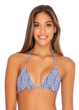 Cargar imagen en el visor de la galería, Model Front: Luli Fama Haut Top Bikini Mesmerized