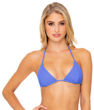 Cargar imagen en el visor de la galería, Model Front: Luli Fama Haut Top Seamless Marina Triana