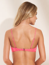 Cargar imagen en el visor de la galería, Model Back: Maaji Haut Top Aster Emma Sublimity Pink