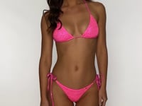 Cargar y reproducir el video en el visor de la galería, Video: Luli Fama Haut Top Wavy Ruched Bella Metallic Hot Pink