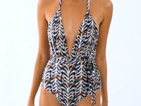 Cargar y reproducir el video en el visor de la galería, Video: Rio De Sol Une Pièce Ikat New Vegas