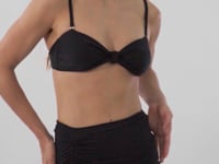 Cargar y reproducir el video en el visor de la galería, Video: Rio De Sol Jupe De Page Black Mini Skirt Ruched