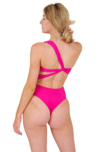 Cargar imagen en el visor de la galería, Model Back: Rio De Sol Une Pièce Amaranto Santorini