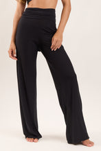 Cargar imagen en el visor de la galería, Gallery: Rio De Sol Pantalon De Plage Black Pants Knot