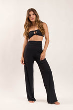 Cargar imagen en el visor de la galería, Model Front: Rio De Sol Pantalon De Plage Black Pants Knot