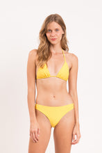 Cargar imagen en el visor de la galería, Model Front: Rio De Sol Bas Bottom Amarelo Essential-Comfy