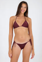 Cargar imagen en el visor de la galería, Model Front: Rio De Sol Bas Bottom Barolo Cheeky-Rope