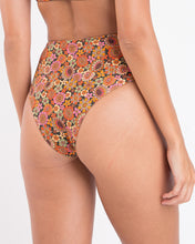 Cargar imagen en el visor de la galería, Image 05: Rio De Sol Bas Bottom Bouquet Hotpants