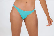 Cargar imagen en el visor de la galería, Model Front: Rio De Sol Bas Bottom Breeze Leblon-Fio