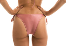 Cargar imagen en el visor de la galería, Image 06: Rio De Sol Bas Bottom Callas Invisible