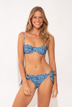 Cargar imagen en el visor de la galería, Model Front: Rio De Sol Bas Bottom Chuva Gisele