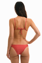 Cargar imagen en el visor de la galería, Model Back: Rio De Sol Bas Bottom Madras Dupla Face